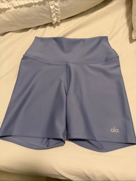 ALO Yoga Pants - ALO Yoga High-Rise Periwinkle Bike Shorts. Never been worn before. Size small